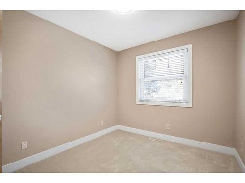 4404 33 Avenue Sw, Calgary, AB - Indoor Photo Showing Other Room
