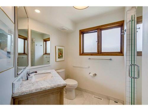 3804 13 Street Sw, Calgary, AB - Indoor Photo Showing Bathroom
