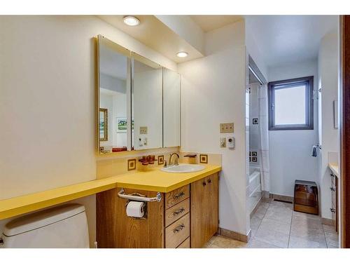 3804 13 Street Sw, Calgary, AB - Indoor Photo Showing Bathroom
