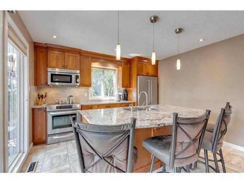 20 Lake Linnet Close Se, Calgary, AB - Indoor Photo Showing Kitchen With Upgraded Kitchen