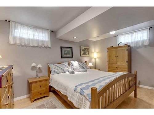 20 Lake Linnet Close Se, Calgary, AB - Indoor Photo Showing Bedroom