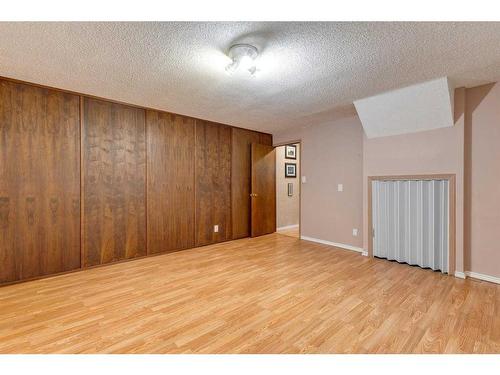 20 Lake Linnet Close Se, Calgary, AB - Indoor Photo Showing Other Room