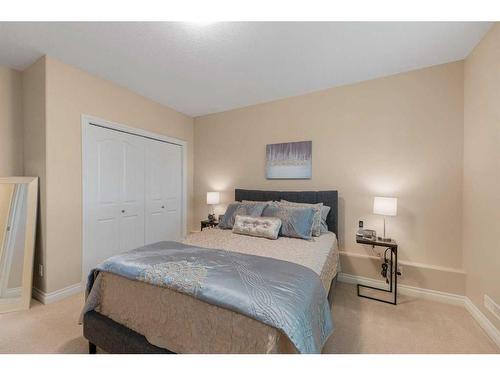 22 Discovery Woods Villas Sw, Calgary, AB - Indoor Photo Showing Bedroom