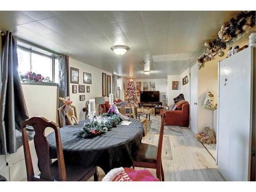 2219 38 Street Se, Calgary, AB - Indoor Photo Showing Dining Room