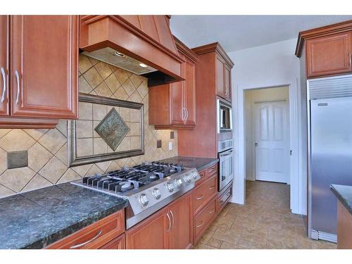 105 Hamptons Close Nw, Calgary, AB - Indoor Photo Showing Kitchen