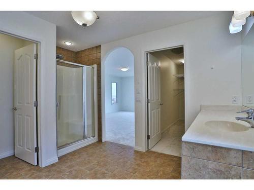 105 Hamptons Close Nw, Calgary, AB - Indoor Photo Showing Bathroom