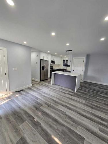 327 Rundleview Drive Ne, Calgary, AB - Indoor Photo Showing Other Room