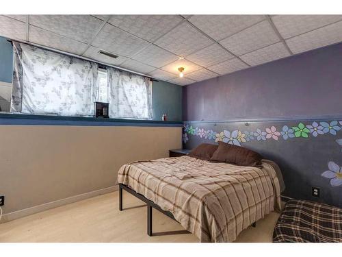 319 Ranchview Mews Nw, Calgary, AB - Indoor Photo Showing Bedroom