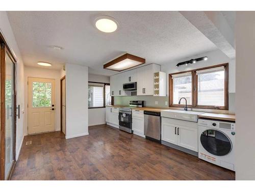 319 Ranchview Mews Nw, Calgary, AB - Indoor Photo Showing Kitchen