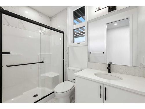 301-120 Marina Cove Se, Calgary, AB - Indoor Photo Showing Bathroom