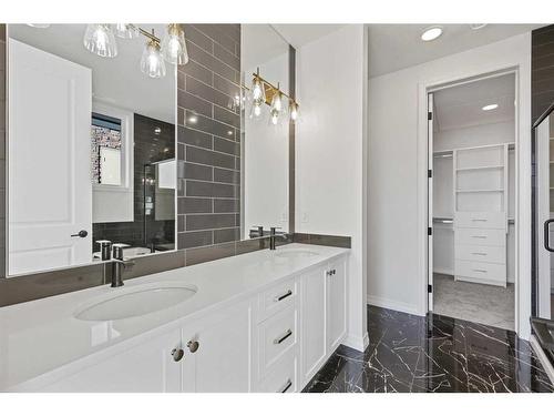 101-120 Marina Cove Se, Calgary, AB - Indoor Photo Showing Bathroom