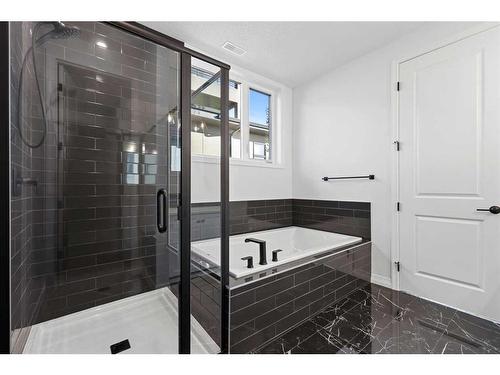 101-120 Marina Cove Se, Calgary, AB - Indoor Photo Showing Bathroom