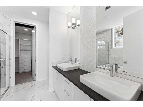 102-120 Marina Cove Se, Calgary, AB - Indoor Photo Showing Bathroom