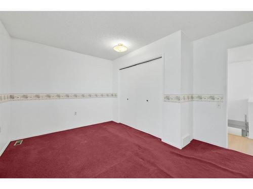 2628 Dovely Court Se, Calgary, AB - Indoor Photo Showing Other Room