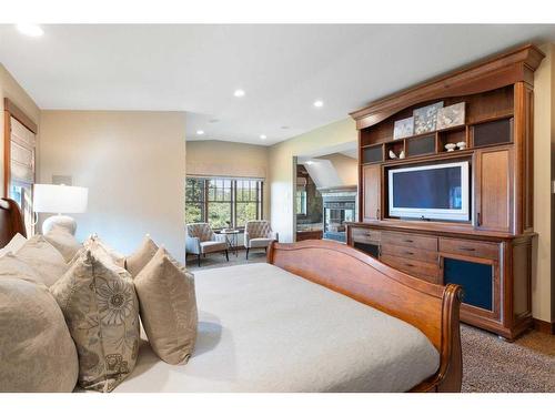 3 Aspen Ridge Court Sw, Calgary, AB - Indoor Photo Showing Bedroom