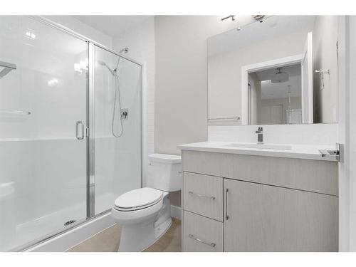 312-38 Quarry Gate Se, Calgary, AB - Indoor Photo Showing Bathroom