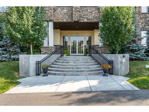 312-38 Quarry Gate Se, Calgary, AB - Outdoor