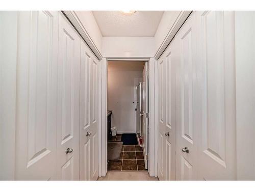 940 Sherwood Boulevard Nw, Calgary, AB - Indoor Photo Showing Other Room