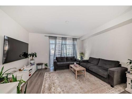 940 Sherwood Boulevard Nw, Calgary, AB - Indoor Photo Showing Living Room