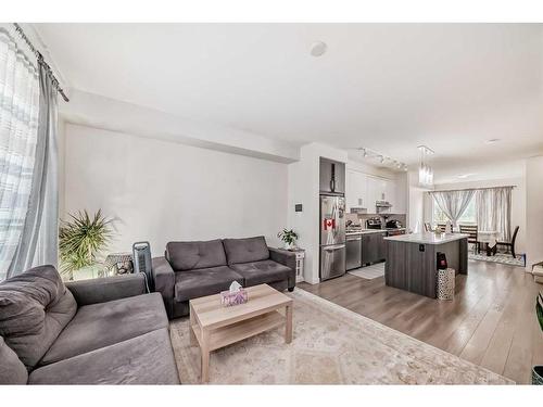 940 Sherwood Boulevard Nw, Calgary, AB - Indoor Photo Showing Living Room