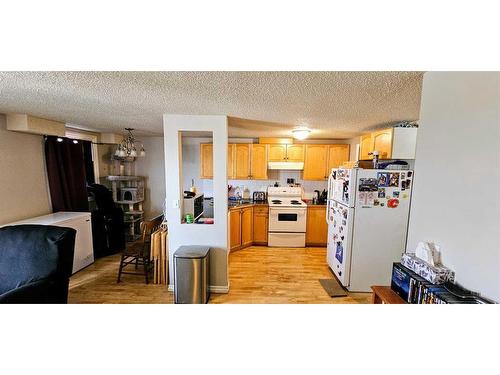 204-6825 Centre Street Nw, Calgary, AB - Indoor Photo Showing Kitchen