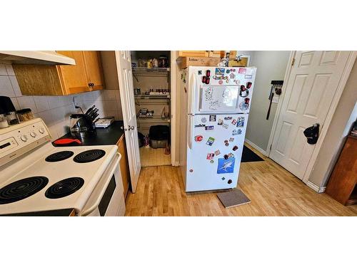 204-6825 Centre Street Nw, Calgary, AB - Indoor Photo Showing Kitchen