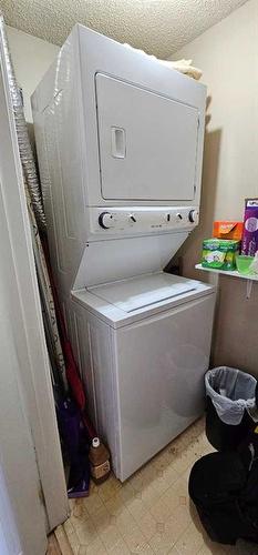 204-6825 Centre Street Nw, Calgary, AB - Indoor Photo Showing Laundry Room