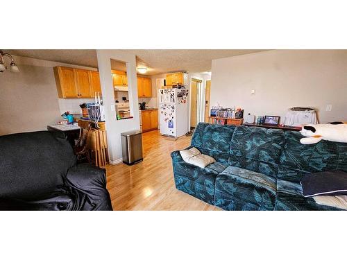 204-6825 Centre Street Nw, Calgary, AB - Indoor Photo Showing Living Room