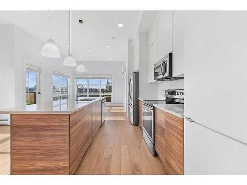 412-19621 40 Street, Calgary, AB - Indoor Photo Showing Kitchen With Upgraded Kitchen