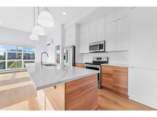 412-19621 40 Street, Calgary, AB - Indoor Photo Showing Kitchen With Upgraded Kitchen