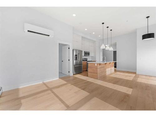 412-19621 40 Street, Calgary, AB - Indoor Photo Showing Kitchen