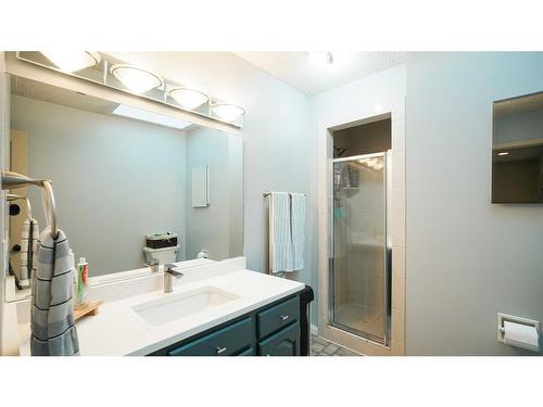 127 Ranchview Mews Nw, Calgary, AB - Indoor Photo Showing Bathroom