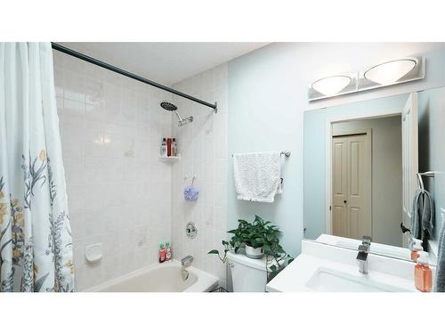 127 Ranchview Mews Nw, Calgary, AB - Indoor Photo Showing Bathroom