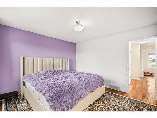 152 Silverado Plains Close Sw, Calgary, AB - Indoor Photo Showing Bedroom