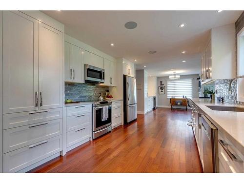 916 Mapleglade Drive Se, Calgary, AB - Indoor Photo Showing Kitchen With Stainless Steel Kitchen With Upgraded Kitchen