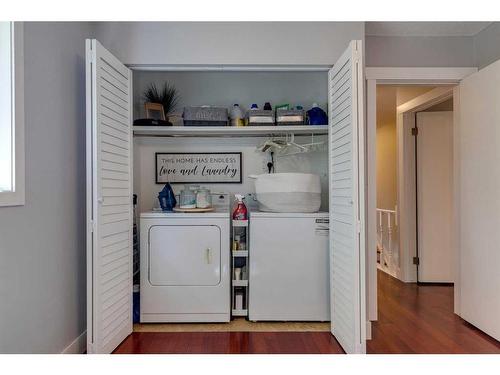 916 Mapleglade Drive Se, Calgary, AB - Indoor Photo Showing Laundry Room