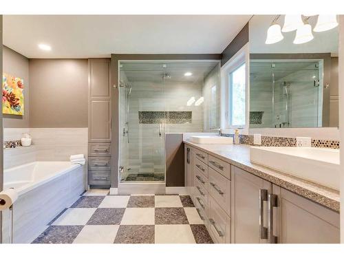 916 Mapleglade Drive Se, Calgary, AB - Indoor Photo Showing Bathroom