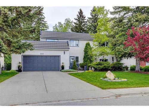 916 Mapleglade Drive Se, Calgary, AB - Outdoor