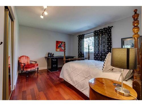 916 Mapleglade Drive Se, Calgary, AB - Indoor Photo Showing Bedroom