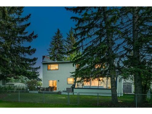 916 Mapleglade Drive Se, Calgary, AB - Outdoor