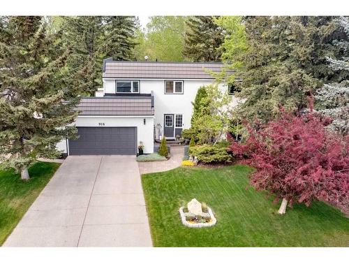 916 Mapleglade Drive Se, Calgary, AB - Outdoor