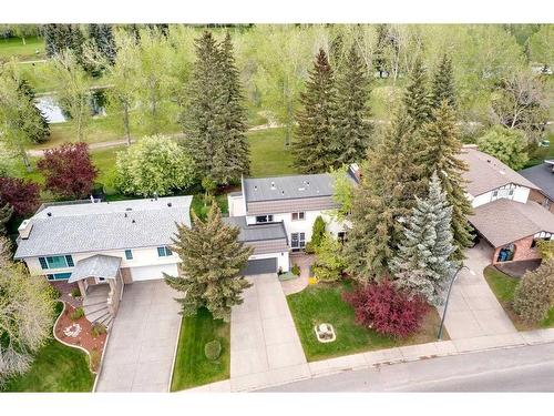 916 Mapleglade Drive Se, Calgary, AB - Outdoor