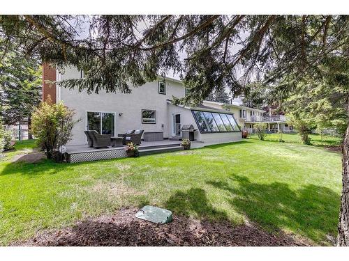 916 Mapleglade Drive Se, Calgary, AB - Outdoor