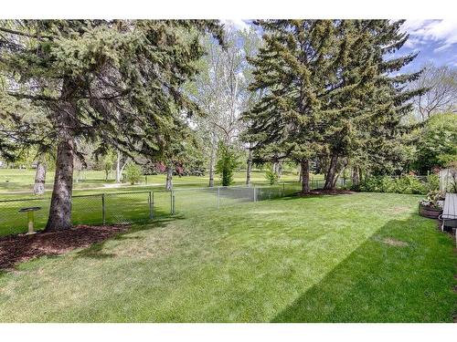 916 Mapleglade Drive Se, Calgary, AB - Outdoor