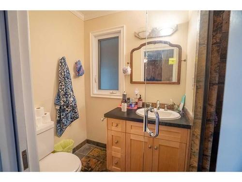 4236 Chippewa Road Nw, Calgary, AB - Indoor Photo Showing Bathroom