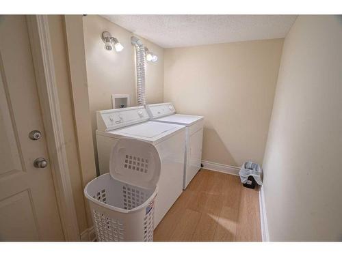 4236 Chippewa Road Nw, Calgary, AB - Indoor Photo Showing Laundry Room