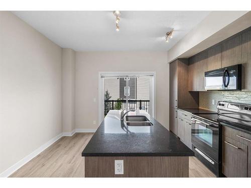 16 Stonehouse Crescent Nw, High River, AB - Indoor Photo Showing Kitchen With Double Sink