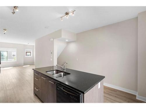 16 Stonehouse Crescent Nw, High River, AB - Indoor Photo Showing Kitchen With Double Sink