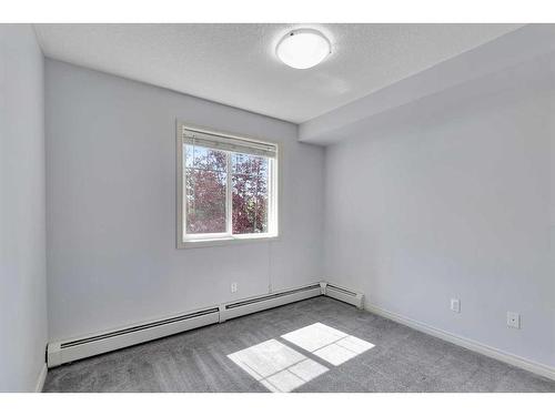 205-102 Cranberry Park Se, Calgary, AB - Indoor Photo Showing Other Room