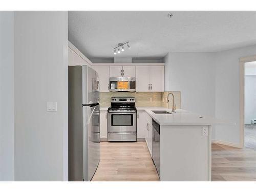 205-102 Cranberry Park Se, Calgary, AB - Indoor Photo Showing Kitchen